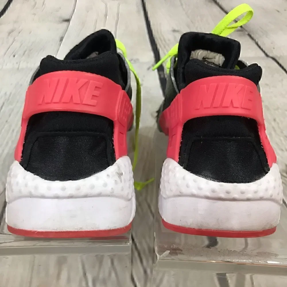 NIKE HUARACHES black & pink rubber accents sneakers 7Y Euc